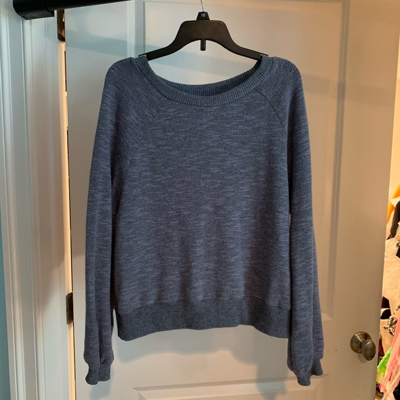 ABERCROMBIE AND FITCH TOP/SWEATER (XS) - Picture 1 of 5